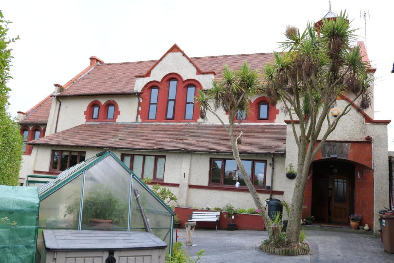 Victoria House Otel Barrow-in-Furness Dış mekan fotoğraf
